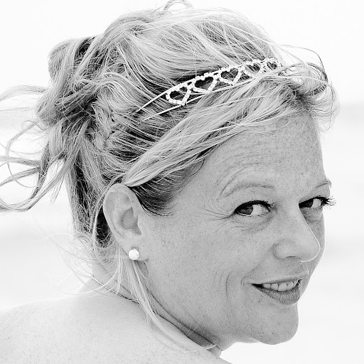 Kelley Gray Photo 8