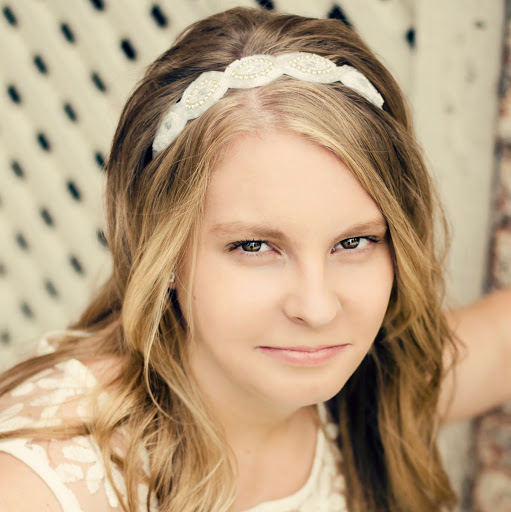Paula Schneider Photo 7