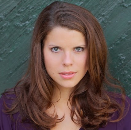 Anna Perry Photo 34