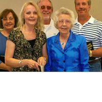 Esther Robinson Photo 26