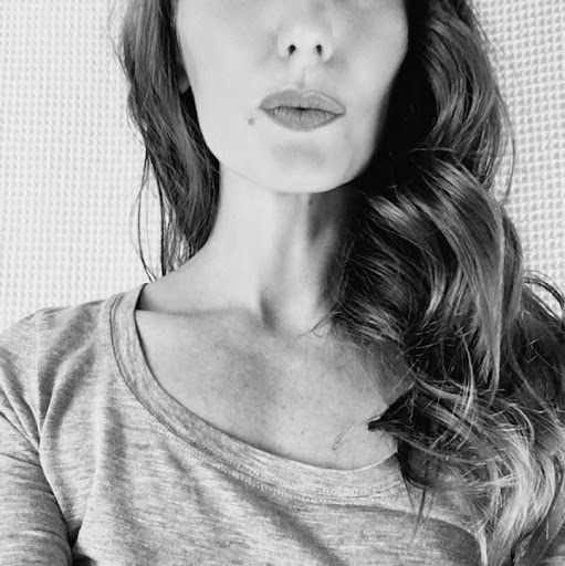 Kristin Davison Photo 7