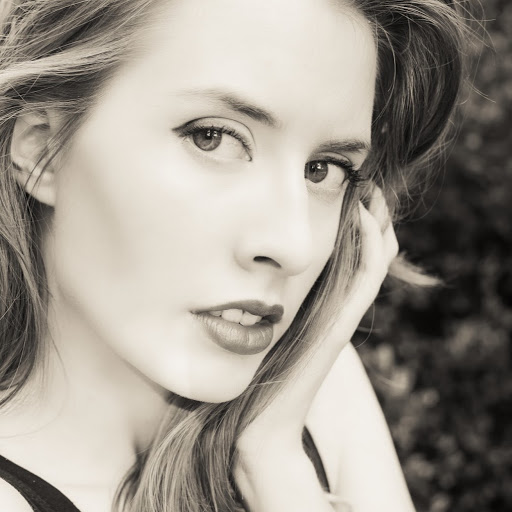Sara Kelly Photo 27