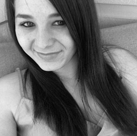 Nicole Gage Photo 8
