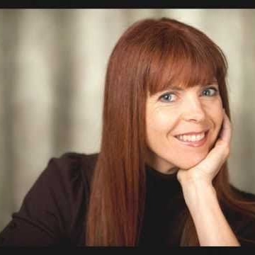 Jennifer Vallance Photo 23