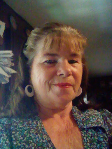 Emma Williams Photo 3