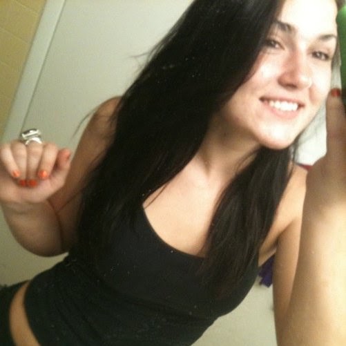 Danielle Hull Photo 17