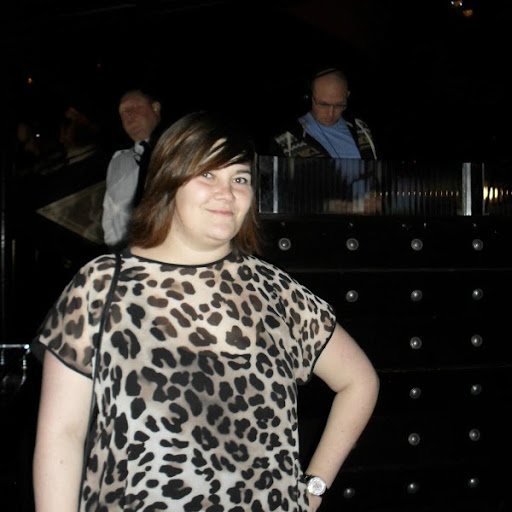Amy Cummings Photo 39