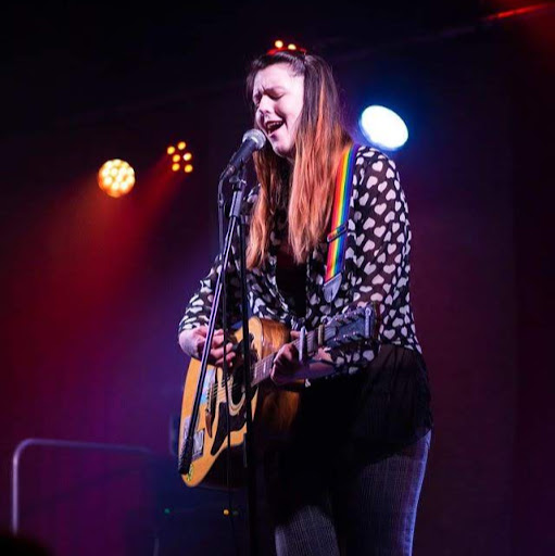 Rebecca Eaves Photo 26