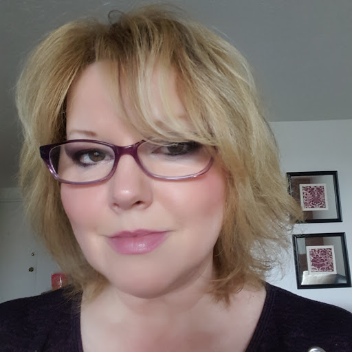 Vikki Hall Photo 20