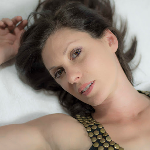 Angela Peters Photo 23
