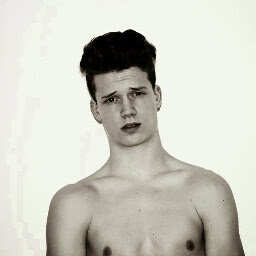 Harry Ellis Photo 15