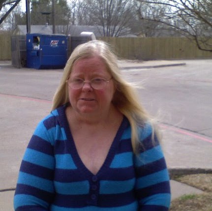 Debra Gomez Photo 14