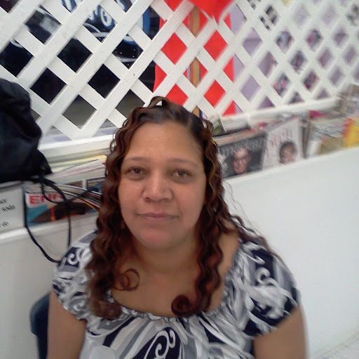 Renee Collins Photo 26