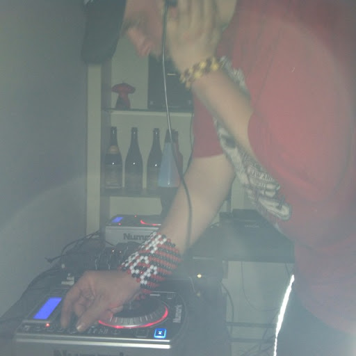 Aaron Moore Photo 43