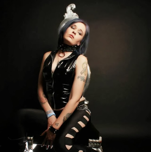 Lisa Savage Photo 24