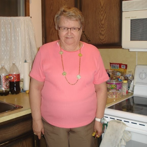 Linda Garland Photo 21