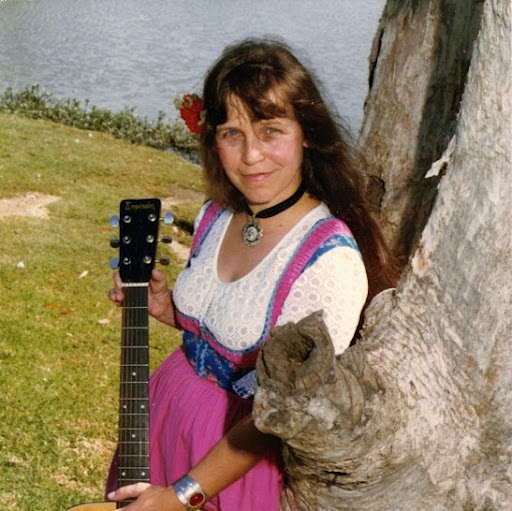 Maria Hunter Photo 8