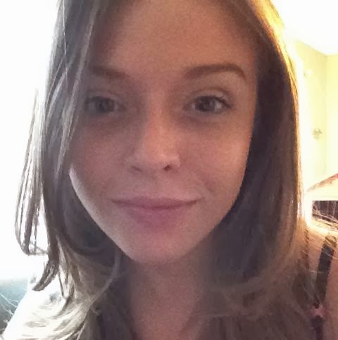 Caroline Lyons Photo 31