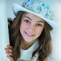 Julia Quintero Photo 22