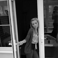 Leah Barry Photo 15