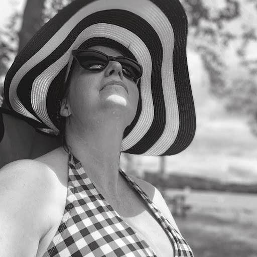 Rachel Hooper Photo 31