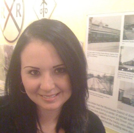 Erin Gomez Photo 15