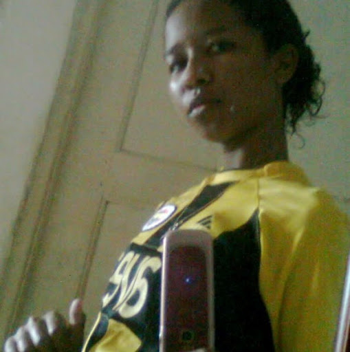 Jennifer Gomes Photo 30