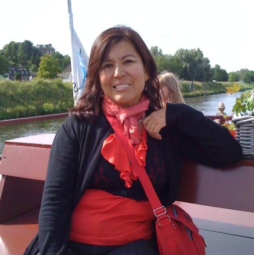 Elizabeth Paredes Photo 10