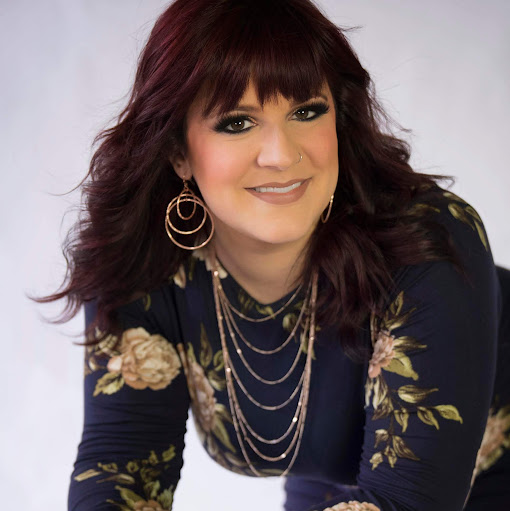 Louise Miller Photo 16