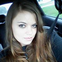April Reynolds Photo 40