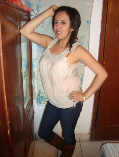 Laura Govea Photo 27