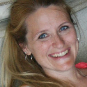 Elizabeth Beck Photo 29