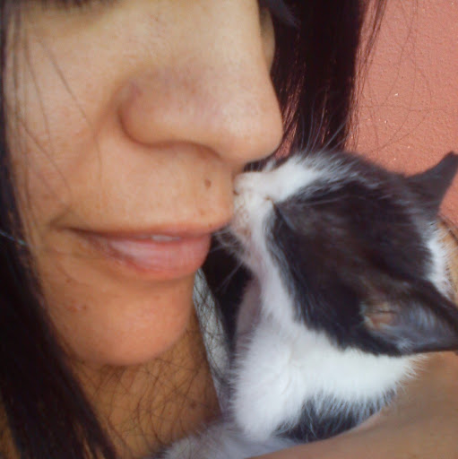Laura Paz Photo 38