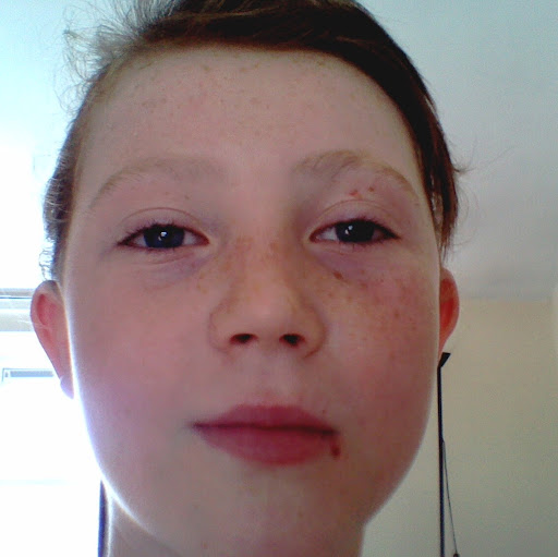 Amelia Barker Photo 9