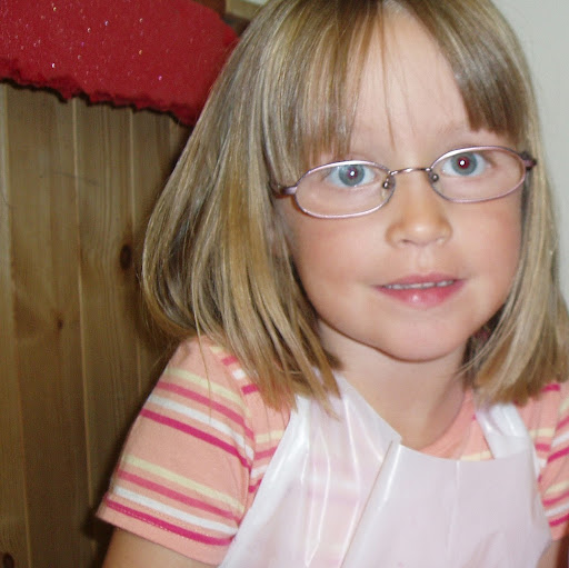 Lucy Thomas Photo 10