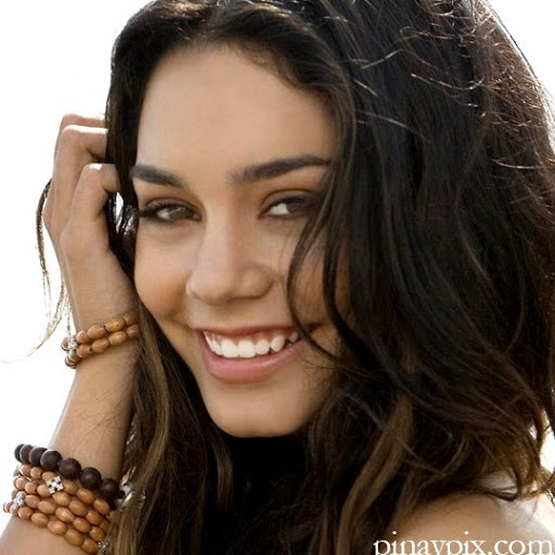 Leila Martin Photo 16