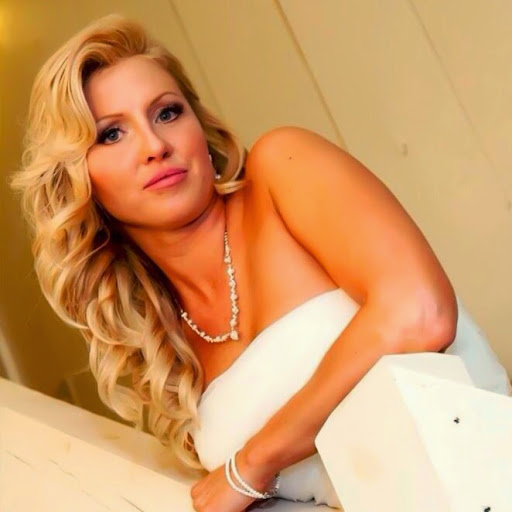 Holly Pierce Photo 34