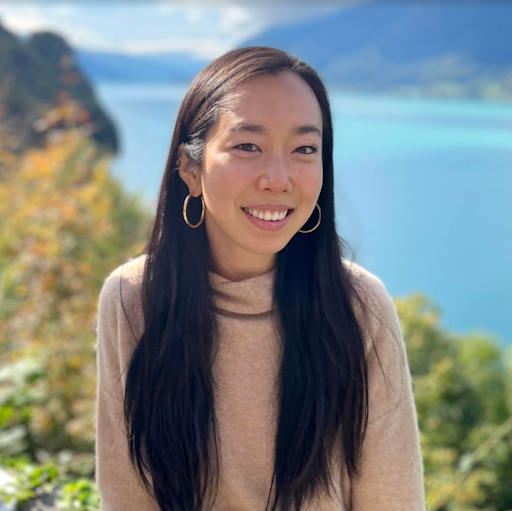 Julie Kim Photo 32