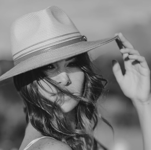 Victoria Baxter Photo 15