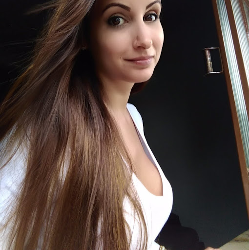 Cynthia Medeiros Photo 25