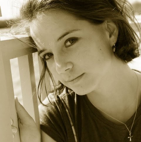Julia Ross Photo 21