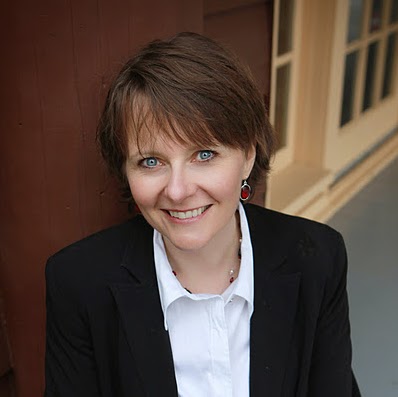 Julie Hess Photo 15