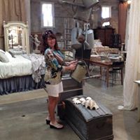 Laura Shuler Photo 16