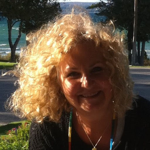 Amy Armstrong Photo 32