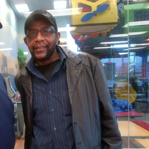 Lester Jones Photo 32