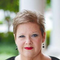 Stephanie Lambert Photo 31