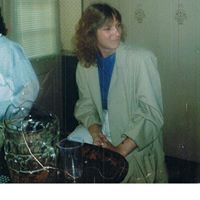 Lora Reynolds Photo 37