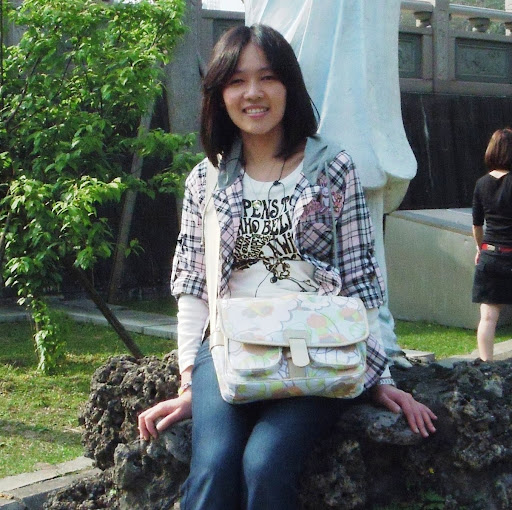 Holly Chang Photo 9