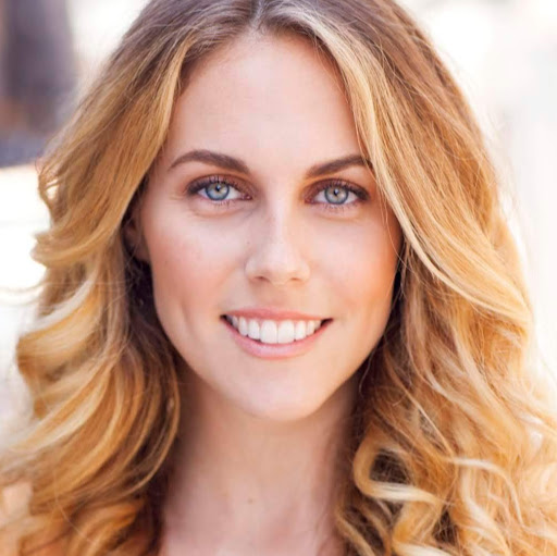 Elizabeth Stiles Photo 44
