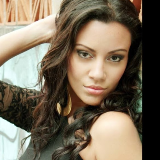Rebeca Gutierrez Photo 14